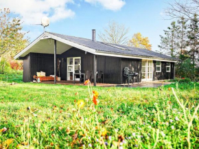 Serene Holiday Home in Knebel with Terrace, Skødshoved Strand